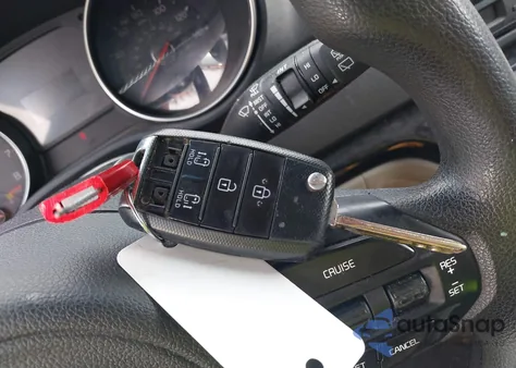 2015 Kia Sedona Lx из США, поврежденный, VIN KNDMB5C12F6032709